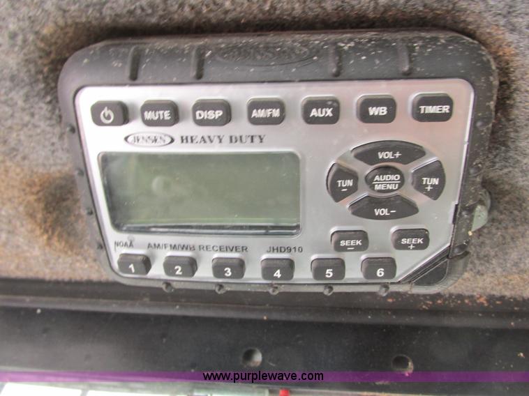 image for item G8823 2011 New Holland L225 skid steer