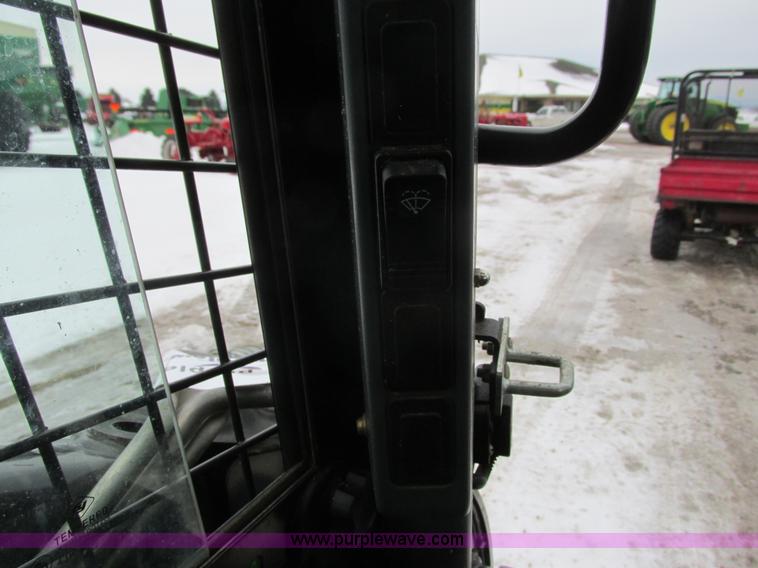 image for item G8823 2011 New Holland L225 skid steer