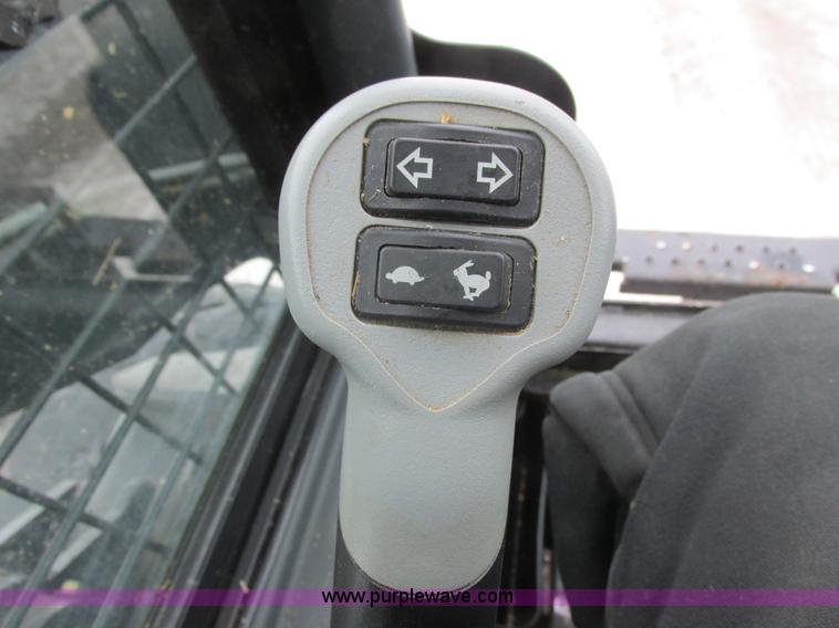 image for item G8823 2011 New Holland L225 skid steer