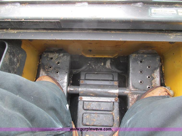 image for item G8823 2011 New Holland L225 skid steer