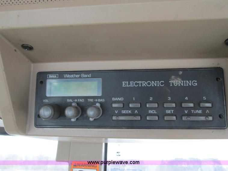 image for item G8824 1999 John Deere 7410 MFWD tractor