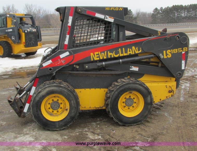 image for item G8826 2005 New Holland LS185B skid steer