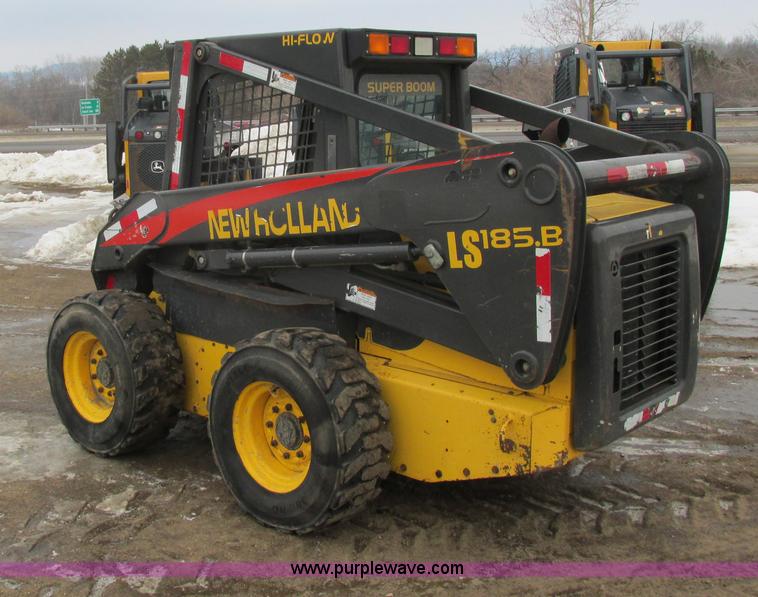 image for item G8826 2005 New Holland LS185B skid steer