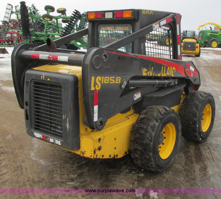 image for item G8826 2005 New Holland LS185B skid steer