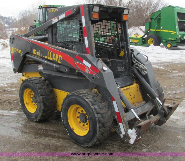image for item G8826 2005 New Holland LS185B skid steer