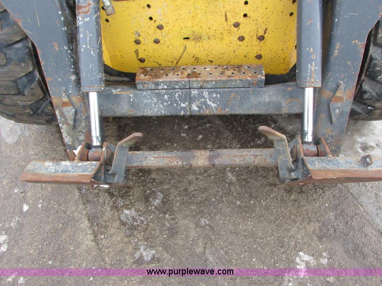 image for item G8826 2005 New Holland LS185B skid steer