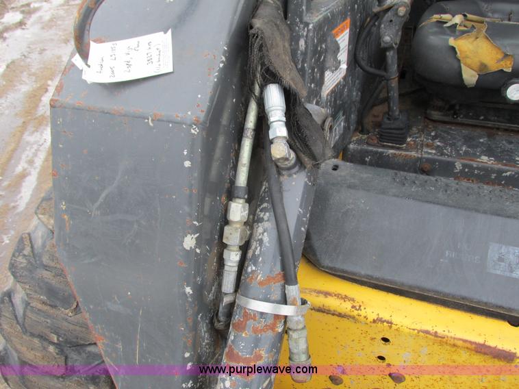 image for item G8826 2005 New Holland LS185B skid steer