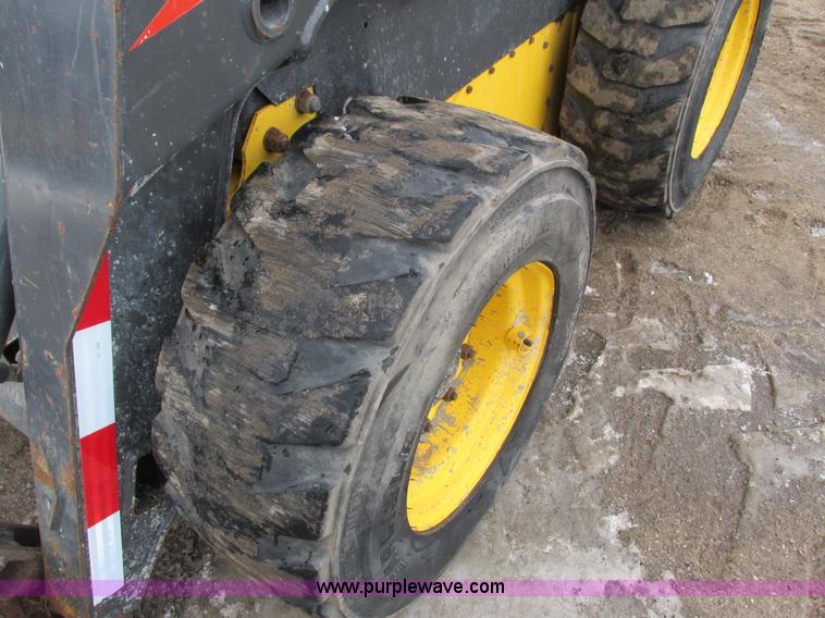 image for item G8826 2005 New Holland LS185B skid steer