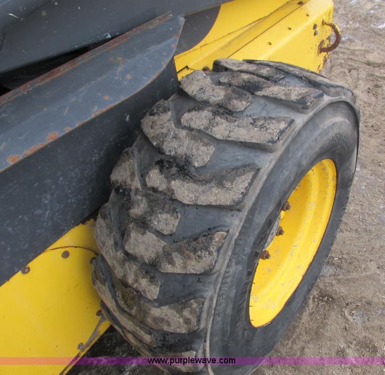 image for item G8826 2005 New Holland LS185B skid steer