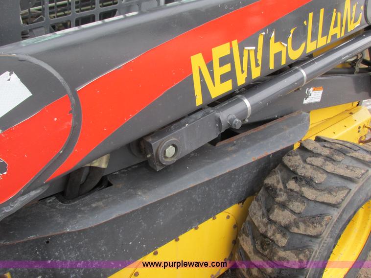 image for item G8826 2005 New Holland LS185B skid steer