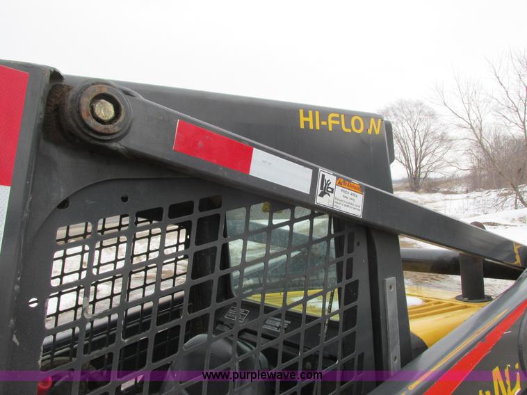 image for item G8826 2005 New Holland LS185B skid steer