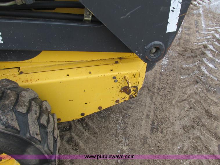 image for item G8826 2005 New Holland LS185B skid steer