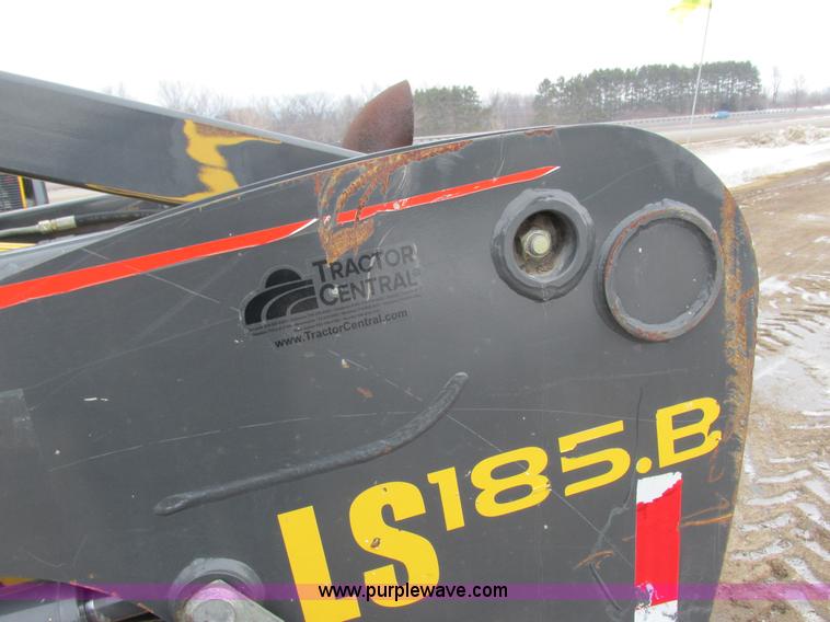 image for item G8826 2005 New Holland LS185B skid steer
