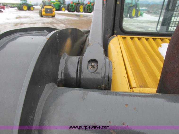 image for item G8826 2005 New Holland LS185B skid steer