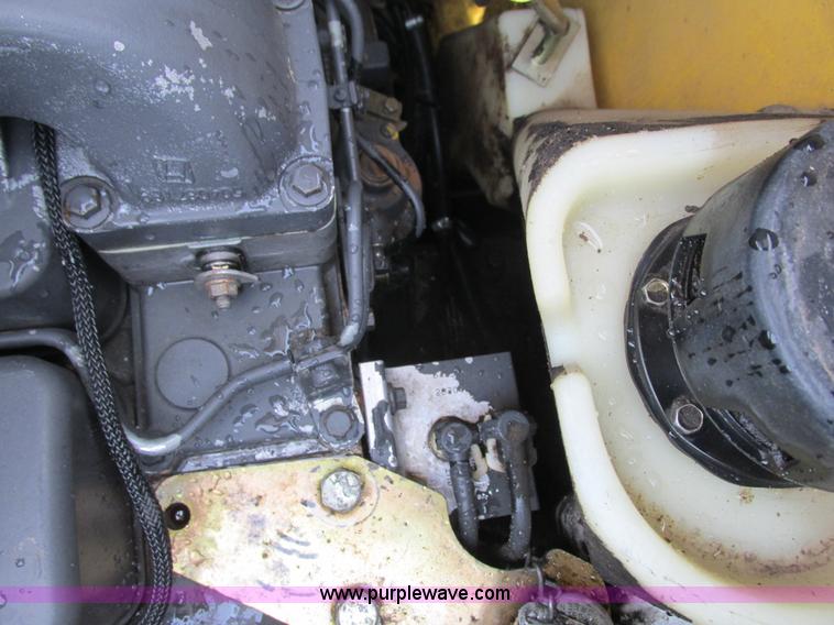 image for item G8826 2005 New Holland LS185B skid steer