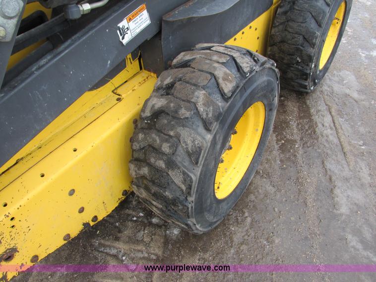 image for item G8826 2005 New Holland LS185B skid steer