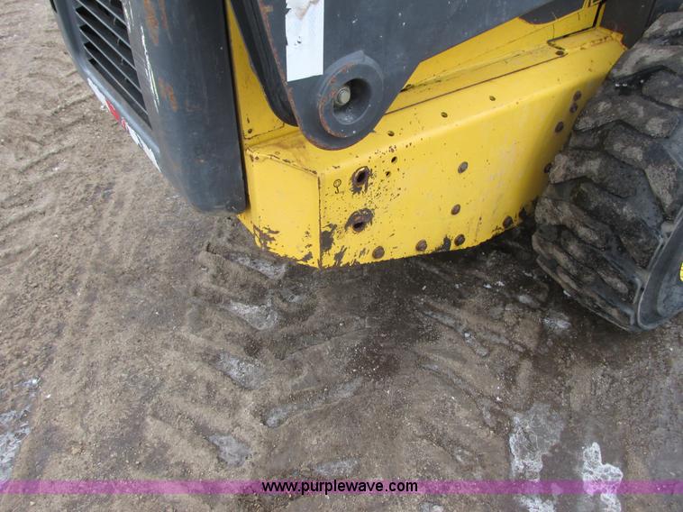 image for item G8826 2005 New Holland LS185B skid steer