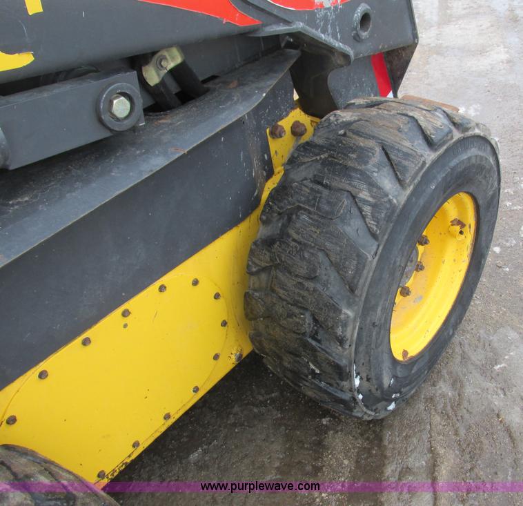 image for item G8826 2005 New Holland LS185B skid steer