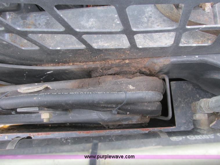 image for item G8826 2005 New Holland LS185B skid steer