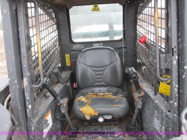 image for item G8826 2005 New Holland LS185B skid steer