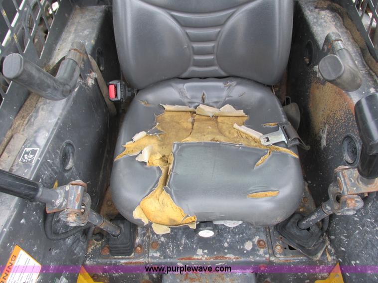 image for item G8826 2005 New Holland LS185B skid steer