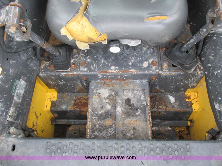 image for item G8826 2005 New Holland LS185B skid steer