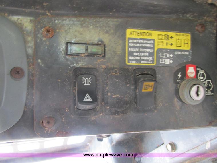 image for item G8826 2005 New Holland LS185B skid steer