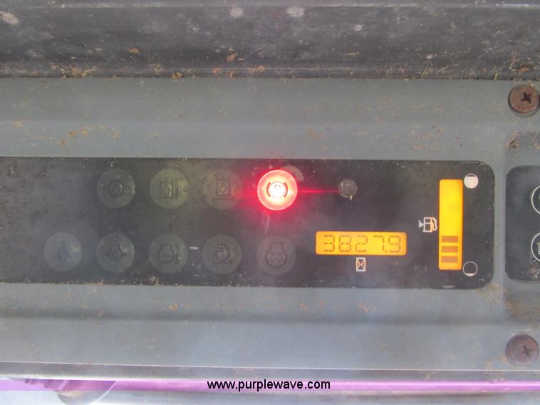 image for item G8826 2005 New Holland LS185B skid steer