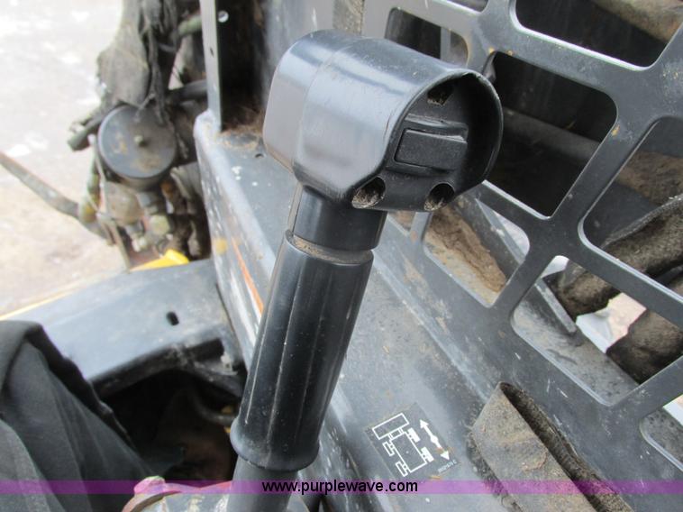image for item G8826 2005 New Holland LS185B skid steer
