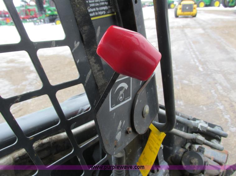 image for item G8826 2005 New Holland LS185B skid steer