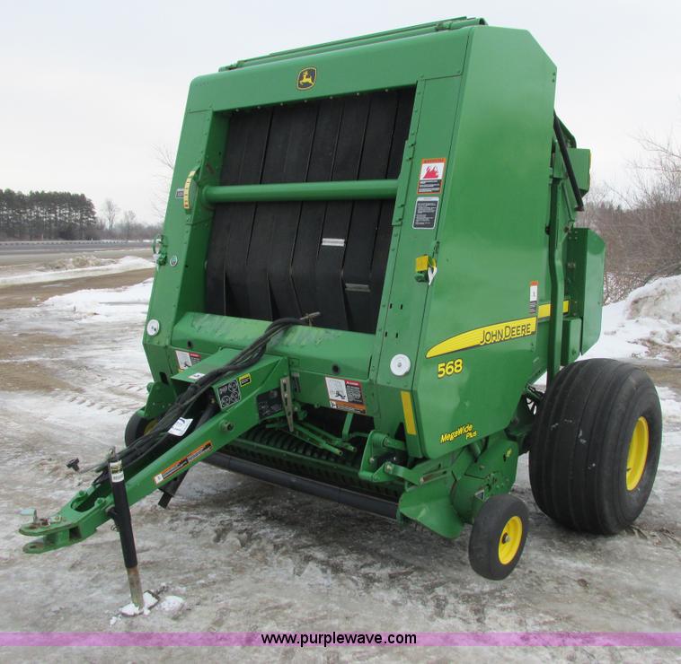 image for item G8827 2007 John Deere 568 round baler