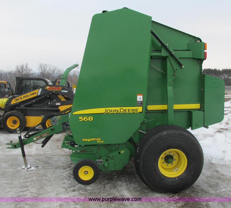 image for item G8827 2007 John Deere 568 round baler