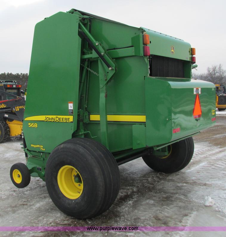 image for item G8827 2007 John Deere 568 round baler