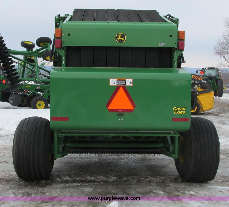 image for item G8827 2007 John Deere 568 round baler