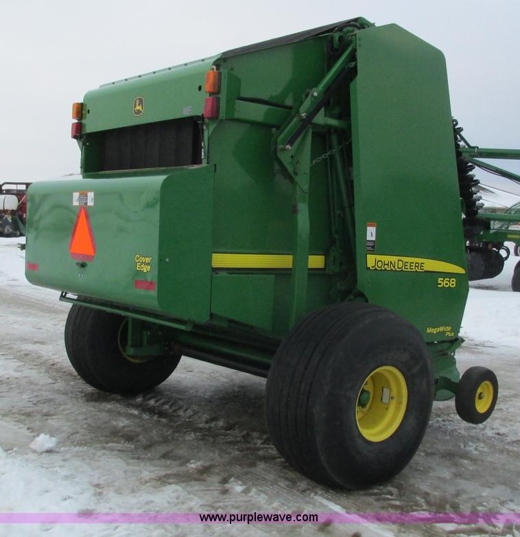 image for item G8827 2007 John Deere 568 round baler