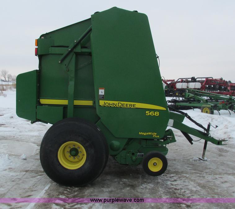 image for item G8827 2007 John Deere 568 round baler