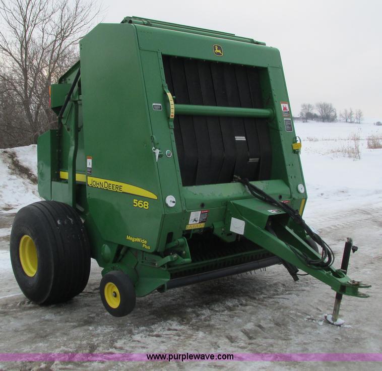 image for item G8827 2007 John Deere 568 round baler