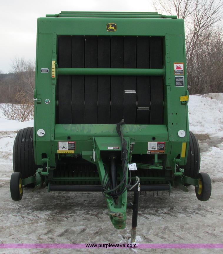 image for item G8827 2007 John Deere 568 round baler