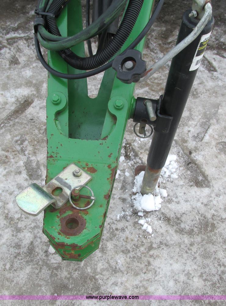 image for item G8827 2007 John Deere 568 round baler