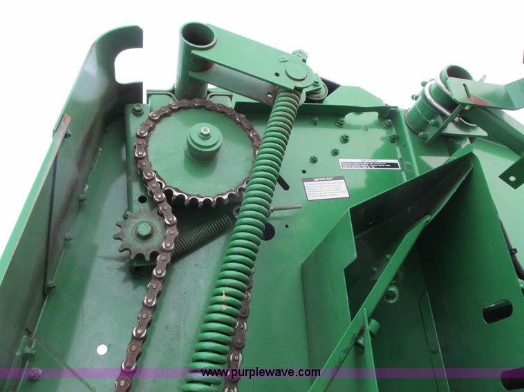 image for item G8827 2007 John Deere 568 round baler