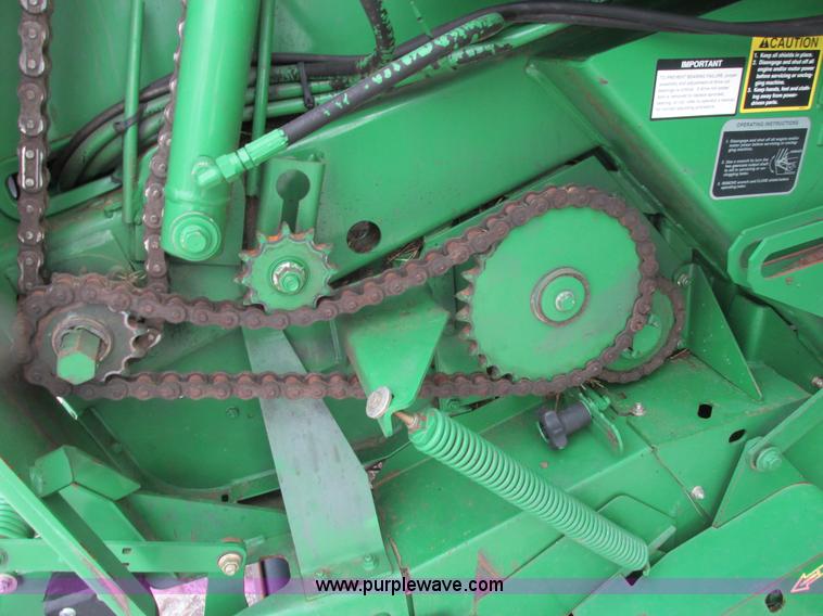 image for item G8827 2007 John Deere 568 round baler
