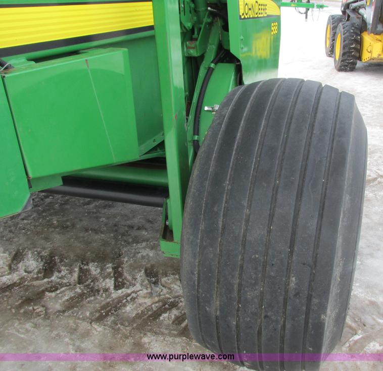 image for item G8827 2007 John Deere 568 round baler