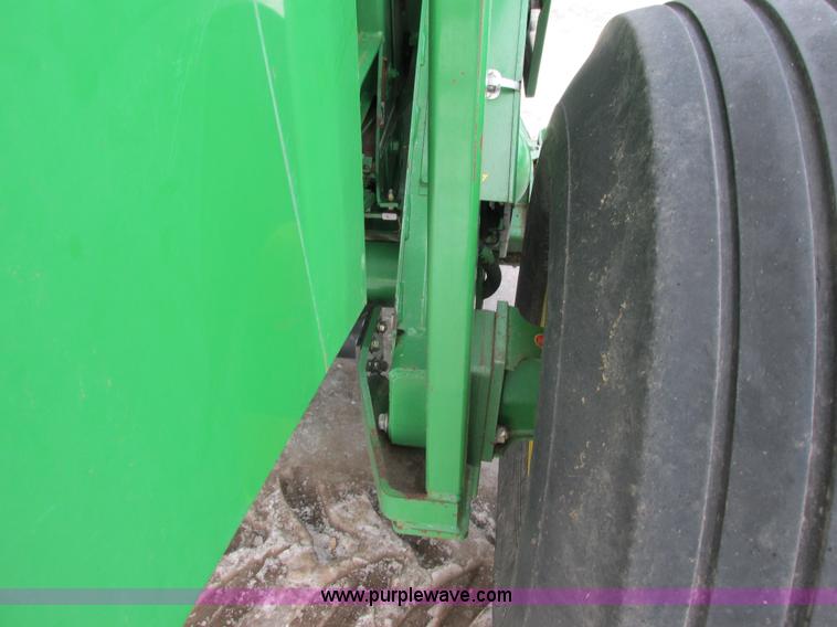 image for item G8827 2007 John Deere 568 round baler