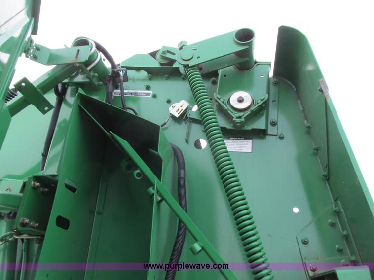 image for item G8827 2007 John Deere 568 round baler