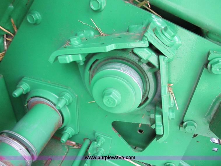 image for item G8827 2007 John Deere 568 round baler