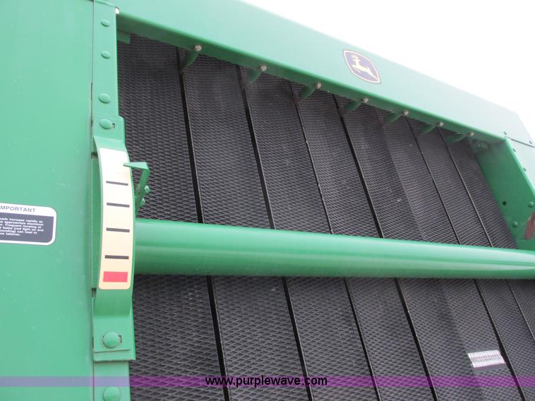 image for item G8827 2007 John Deere 568 round baler