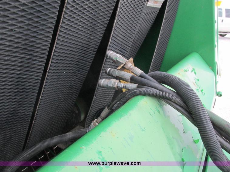 image for item G8827 2007 John Deere 568 round baler