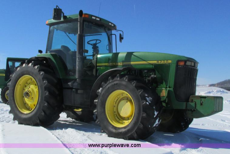 image for item G8828 1996 John Deere 8200 MFWD tractor
