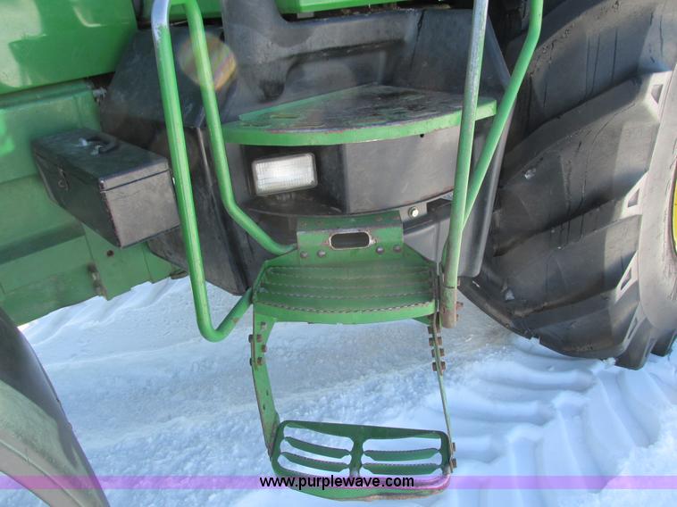 image for item G8828 1996 John Deere 8200 MFWD tractor
