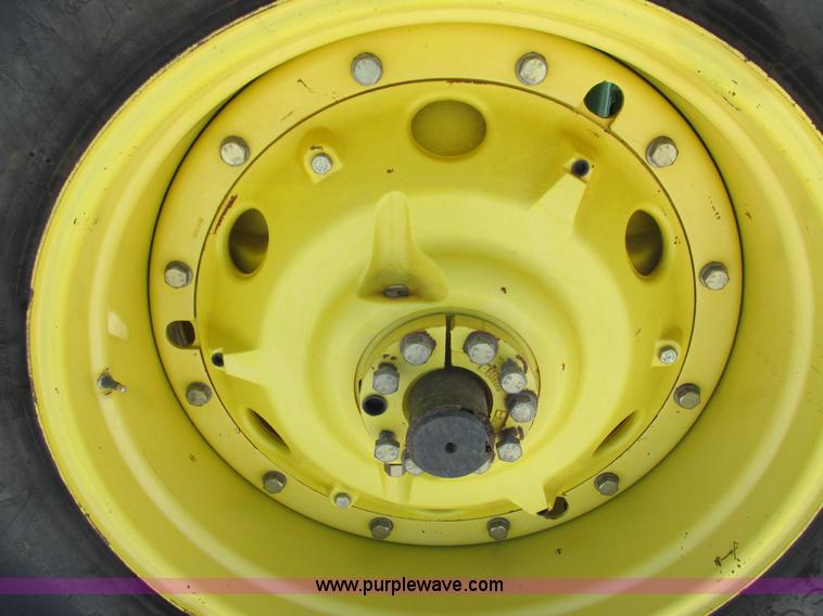 image for item G8828 1996 John Deere 8200 MFWD tractor